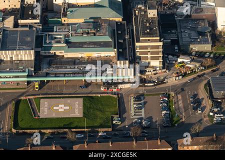 Photo aérienne de l'hôpital universitaire Liverpool Aintree de 1500 pieds montrant les travaux de construction en cours Banque D'Images