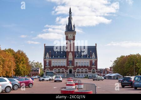 Albert, France - septembre 12 2020 : la mairie inaugurée en 1932 a été créée par les architectes Alexandre Miniac et Benjamin Maneval. C'est surmo Banque D'Images