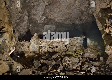 Expédition de spéléologie pour explorer les grottes du maître-système Tongzi dans le nord du comté de Wulong, province de Chongqing en Chine Banque D'Images