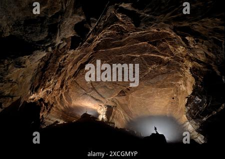 Expédition de spéléologie pour explorer les grottes du maître-système Tongzi dans le nord du comté de Wulong, province de Chongqing en Chine Banque D'Images