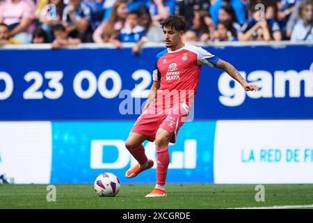 Oscar Gil du RCD Espanyol avec le ballon lors du match LaLiga Hypermotion entre le Real Oviedo et le RCD Espanyol au stade Carlos Tartiere le 16 juin Banque D'Images