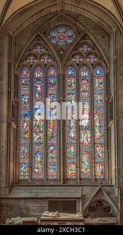 Vitrail dans le transept nord de la cathédrale de Hereford. Banque D'Images