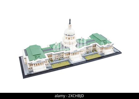 Bâtiment du Capitole en cubes lego, isolé sur blanc Banque D'Images