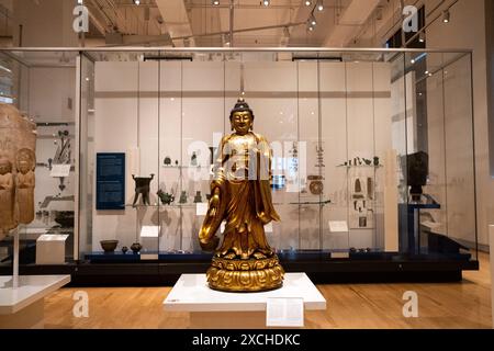 Statut de Bouddha dans l art chinois à la East Asia Gallery du Musée royal de l Ontario - ROM à Toronto, capitale économique du Canada dans la province d Ontar Banque D'Images