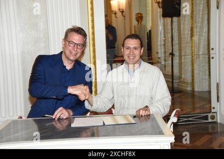 Markus Blume Kunstminister Vladimir Jurowski Bayerische Staatsoper Generalmusik Direktor Muenchen 17.06.2024 Bayerische Staatsoper Pressekonferenz-Personelle Weichenstellung Muenchen *** Markus Blume Ministre des Arts Vladimir Jurowski Opéra général de Bavière Directeur musical Munich 17 06 2024 Opéra d'État de Bavière Conférence de presse Organisation du cours personnel Munich Banque D'Images