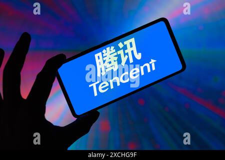 Le logo Tencent est affiché sur un smartphone, vu dans cette illustration photo. Prise à Bruxelles, Belgique. Le 16 juin 2024. (Jonathan Raa / Sipa USA) *** strictement à des fins d'actualités éditoriales *** Banque D'Images