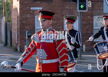 Kellswater Flute Band passant le long de Bridge Street à Ballymena lors du défilé annuel Pride of the Maine Band organisé le samedi 1er juin 2024. Banque D'Images