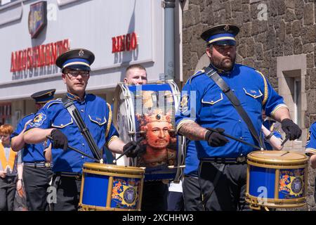 Castle Guards flûte Band à Portrush avec des loges juniors de l'ordre Orange. Samedi 1er juin 2024. Banque D'Images