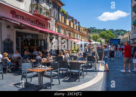 Bistrot de l'Opéra et autres restaurants sur la rue Saint-François de Paule dans la vieille ville de Nice, Côte d'Azur, Côte d'Azur, Provence, France Banque D'Images