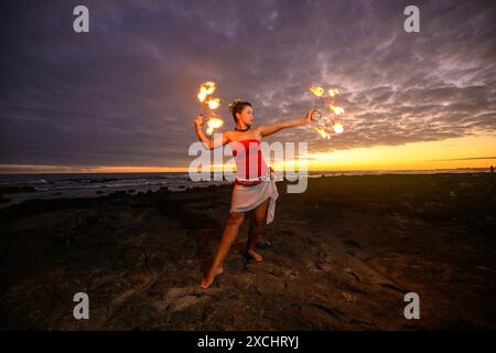 Danseuse de feu, Aileen Kunewa Banque D'Images