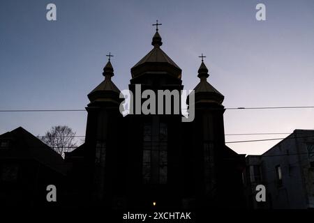 St Mary s Dormition Église catholique ukrainienne au crépuscule à Toronto, capitale économique du Canada dans la province de l Ontario, le 13 avril 2023. St Mary s Dor Banque D'Images