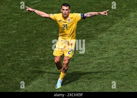 Munich, Allemagne. 17 juin 2024. Football : Championnat d'Europe, Roumanie - Ukraine, Tour préliminaire, Groupe E, Journée 1, le Munich Football Arena, roumain Nicolae Stanciu célèbre après avoir marqué pour faire 1-0. Crédit : Sven Hoppe/dpa/Alamy Live News Banque D'Images