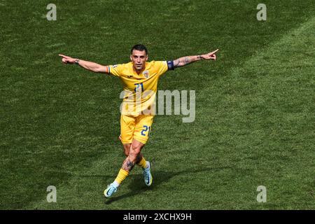 Munich, Allemagne. 17 juin 2024. Football : Championnat d'Europe, Roumanie - Ukraine, Tour préliminaire, Groupe E, Journée 1, le Munich Football Arena, roumain Nicolae Stanciu célèbre après avoir marqué pour faire 1-0. Crédit : Sven Hoppe/dpa/Alamy Live News Banque D'Images