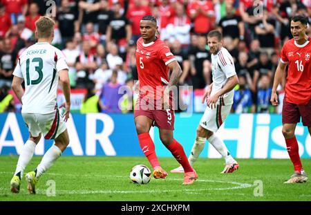 Fussball, Europameisterschaft, EURO 2024, Gruppe A, Rhein-Energie Stadion Kšln : Ungarn - Schweiz 3:1 ; Manuel Akanji (sui). Aktion Banque D'Images