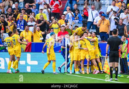 Spieler von Rumaenien bejubeln das dritte Tor ihrer Mannschaftwaehrend des Spiels der UEFA EURO 2024 - Gruppe E zwischen Rumänien und Ukraine, Fussball Arena München am 17. Juin 2024 à München, Deutschland. Foto von Silas Schueller/DeFodi images les joueurs de Roumanie célèbrent leur troisième but lors du match UEFA EURO 2024 - Groupe E entre la Roumanie et l'Ukraine au Munich Football Arena le 17 juin 2024 à Munich, Allemagne. Photo de Silas Schueller/DeFodi images Defodi-738 738 ROUKR 20240617 220 *** les joueurs de Roumanie célèbrent le troisième but de leur équipe lors du match du groupe E de l'UEFA EURO 2024 betwe Banque D'Images