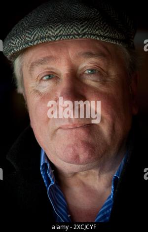 John Sullivan - Créateur de Only Fools and Horses, photographié dans sa maison Essex. Banque D'Images