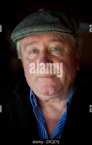 John Sullivan - Créateur de Only Fools and Horses, photographié dans sa maison Essex. Banque D'Images