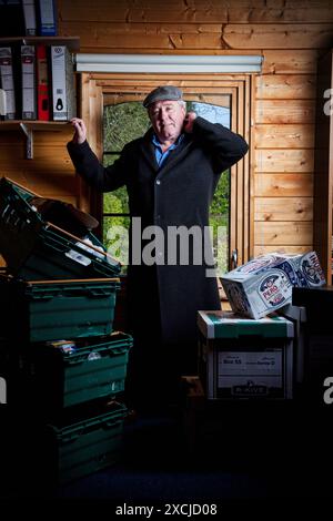 John Sullivan - Créateur de Only Fools and Horses, photographié dans sa maison Essex. Banque D'Images