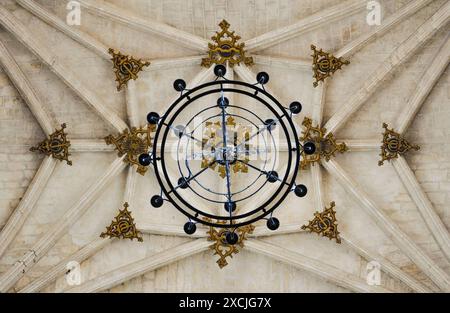 Beauté gothique complexe : voûte côtelée de San Juan de los Reyes, Tolède Banque D'Images