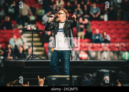 Copenhague, Danemark. 14 juin 2024. Le groupe de metalcore britannique Architects donne un concert au Parken à Copenhague. Ici, le chanteur Sam carter est vu en direct sur scène. Banque D'Images