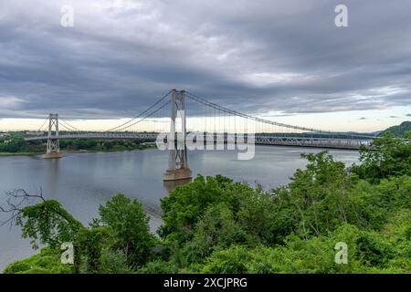 Photo du Franklin Delano Roosevelt Mid-Hudson Bridge sur la rivière Hudson, Poughkeepsie NY. Banque D'Images