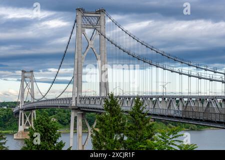 Photo du Franklin Delano Roosevelt Mid-Hudson Bridge sur la rivière Hudson, Poughkeepsie NY. Banque D'Images