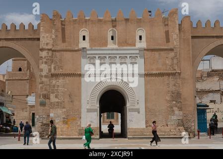 Ancienne porte fortifiée de Sfax Médine, connue sous le nom de BEB Diwan ou Bab el Bhar est l'étrance de la vieille ville et du souk tunisien typique de Sfax, Tunisie Banque D'Images