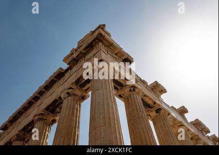 20.05.2024, xovx, Reise, Architektur, Athen - Griechenland Blick auf den Parthenon der Akropolis von Athen, in der Hauptsatdt Griechenlands. Der Parthenon ist der Tempel für die Stadtgöttin Pallas Athena Parthenos auf der Athener Akropolis. Er wurde zum Dank für die Rettung der Athener und Griechen durch die Göttin nach dem letzten Perserkrieg als dorischer peripteros erbaut. DAS Gebäude beherrscht als zentraler Bau seit fast 2500 Jahren die Athener Akropolis. Athen Akropolis Athen Griechenland *** 20 05 2024, xovx, voyage, architecture, Athènes Grèce vue du Parthénon de l'Acropole de Banque D'Images