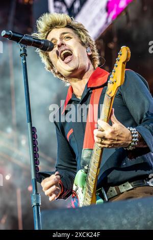 Milan, Italie. 16 juin 2024. Le groupe de rock américain GREEN DAY se produit en direct sur scène à Ippodromo SNAI la Maura pendant le ! I-Days Milano Coca-Cola 2024'. Crédit : Rodolfo Sassano/Alamy Live News Banque D'Images