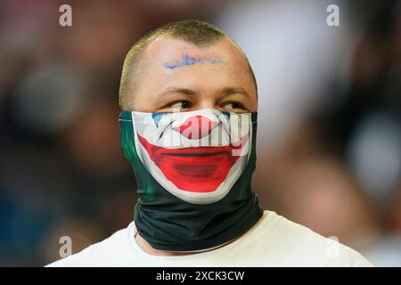 Gelsenkirchen, Allemagne. 16 juin 2024. Fan de Serbie lors du match UEFA Euro 2024 entre la Serbie et l'Angleterre, Groupe C, date 1, a joué à l'Arena AufSchalke Stadium le 16 juin 2024 à Gelsenkirchen, Allemagne. (Photo de Sergio Ruiz/Sipa USA) crédit : Sipa USA/Alamy Live News Banque D'Images