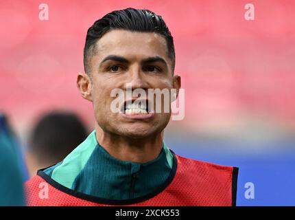 Leipzig, Allemagne. 17 juin 2024. Football, UEFA Euro 2024, Championnat d'Europe, Groupe F, entraînement final Portugal, le Portugais Cristiano Ronaldo réagit sur le terrain. Crédit : Hendrik Schmidt/dpa/Alamy Live News Banque D'Images