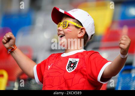 Dusseldorf, Allemagne. 17 juin 2024. Les supporters autrichiens lors du match de l'UEFA Euro 2024 opposant l'Autriche à la France, date 1 du Groupe d, ont joué à la Dusseldorf Arena le 17 juin 2024 à Düsseldorf, en Allemagne. (Photo de Sergio Ruiz/PRESSINPHOTO) crédit : AGENCE SPORTIVE PRESSINPHOTO/Alamy Live News Banque D'Images