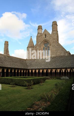 Cloître de l'abbaye du Mont Saint Michel en Normandie. Banque D'Images