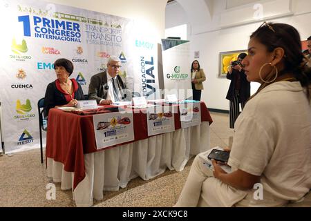 CUENCA LANCEMENT DU PREMIER CONGRÈS DE TRANSPORT EN TRANSIT Cuenca, Équateur 17 juin 2024 dans la galerie du bureau des maires a été développé le lancement du 1er Congrès international sur les transports, le transit et la sécurité routière les 20 et 21 juin 2024, au Théâtre Carlos Cueva Tamariz et à Gualaceo à l'Union des chauffeurs, le congrès aura la participation de conférenciers nationaux, internationaux et locaux, des secteurs des transports, des universités, des écoles de conduite, des syndicats de chauffeurs et des entreprises de mobilité du pays, des conférenciers internationaux et locaux, des secteurs des transports, des universités, des écoles de conduite, des chauffeurs unio Banque D'Images