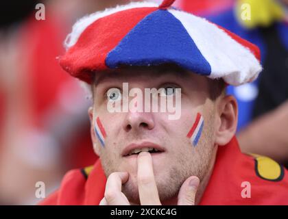 Dusseldorf, Allemagne. 17 juin 2024. Un fan français avant le match des Championnats d'Europe de l'UEFA à Dusseldorf Arena, Dusseldorf. Le crédit photo devrait se lire comme suit : David Klein/Sportimage crédit : Sportimage Ltd/Alamy Live News Banque D'Images