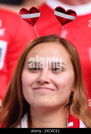 Dusseldorf, Allemagne. 17 juin 2024. Un fan autrichien avant le match des Championnats d'Europe de l'UEFA à Dusseldorf Arena, Dusseldorf. Le crédit photo devrait se lire comme suit : David Klein/Sportimage crédit : Sportimage Ltd/Alamy Live News Banque D'Images