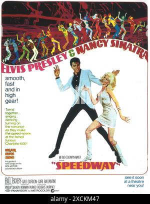 Affiche du film Speedway 1968, réalisé par Norman Taurog, mettant en vedette Elvis Presley en tant que pilote de voiture de course et Nancy Sinatra Banque D'Images