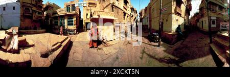 Vue grand angle de la rue de la ville, Jaisalmer, Rajasthan, Inde Banque D'Images