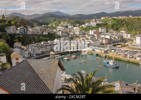 La beauté de Luarca dans la mer Cantabrique , vue d'en haut Banque D'Images