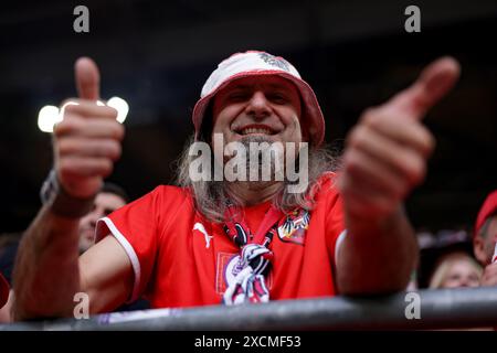Dusseldorf, Allemagne. 17 juin 2024. Supporters autrichiens lors du match des Championnats d'Europe de l'UEFA à Dusseldorf Arena, Dusseldorf. Le crédit photo devrait se lire : Jonathan Moscrop/Sportimage crédit : Sportimage Ltd/Alamy Live News Banque D'Images