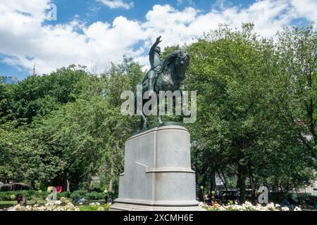 New York, NY – États-Unis – le 7 juin 2024 dans Union Square Park de New York, se dresse la statue équestre emblématique de George Washington en bronze de Henry Kirke Brown Banque D'Images