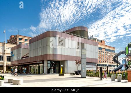 Jersey City, NJ - US - 7 juin 2024 la station Exchange place, qui fait partie du système ferroviaire PATH, dessert Paulus Hook de Jersey City. Un hub de transport essentiel Banque D'Images