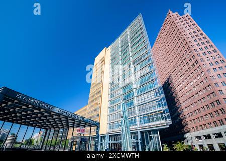 Potsdamer Platz , Hochhäuser, Renzo Piano 11, Kollhoff-Tower, Bahnhof, Berlin, Deutschland mcpins *** Potsdamer Platz , gratte-ciel, Renzo Piano 11, K Banque D'Images