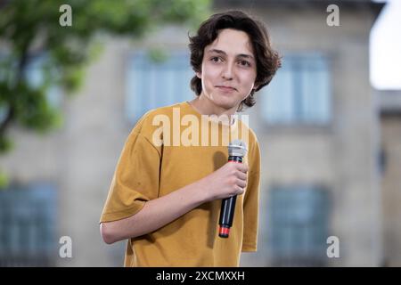 Montreuil, France. 17 juin 2024. Manes Nadel lors d'une réunion de campagne électorale législative en plein air construction du Front populaire (NFP) avec la société civile de la coalition électorale des partis de gauche baptisée Nouveau Front populaire (Nouveau Front populaire) à la place Jean-Jaurès à Montreuil, près de Paris, le 17 juin 2024. Photo Raphael Lafargue/ABACAPRESS. COM Credit : Abaca Press/Alamy Live News Banque D'Images