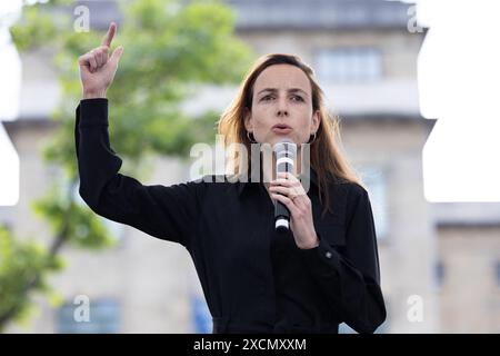 Montreuil, France. 17 juin 2024. L'économiste française Julia cage lors d'une réunion de campagne électorale législative en plein air sur la place Jean-Jaurès à Montreuil, près de Paris, avec la société civile de la coalition électorale des partis de gauche baptisée Nouveau Front populaire (Nouveau Front populaire), le 17 juin 2024. Photo Raphael Lafargue/ABACAPRESS. COM Credit : Abaca Press/Alamy Live News Banque D'Images