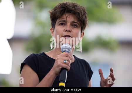 Montreuil, France. 17 juin 2024. Anne-Laure Delatte lors d'une réunion de campagne électorale législative en plein air construction du Front populaire (NFP) avec la société civile de la coalition électorale des partis de gauche baptisée Nouveau Front populaire à la place Jean-Jaurès à Montreuil, près de Paris, le 17 juin 2024. Photo Raphael Lafargue/ABACAPRESS. COM Credit : Abaca Press/Alamy Live News Banque D'Images