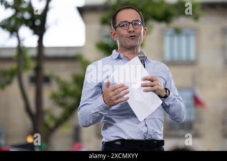 Montreuil, France. 17 juin 2024. L'ancien homme politique français Benoit Hamon lors d'une réunion de campagne électorale législative en plein air sur la place Jean-Jaurès à Montreuil, près de Paris, avec la société civile de la coalition électorale des partis de gauche baptisée Nouveau Front populaire (Nouveau Front populaire), le 17 juin 2024. Photo Raphael Lafargue/ABACAPRESS. COM Credit : Abaca Press/Alamy Live News Banque D'Images