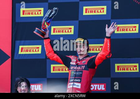 Misano Adriatico, Italie. 16 juin 2024. Nicolo Bulega d'Aruba. IT Racing - Ducati avec Ducati Panigale V4R célèbre la deuxième place de la course 2 lors du Championnat du monde FIM SBK Superbike Pirelli Emilia-Romagna Round - podium Race 2 au Misano World circuit. Crédit : SOPA images Limited/Alamy Live News Banque D'Images