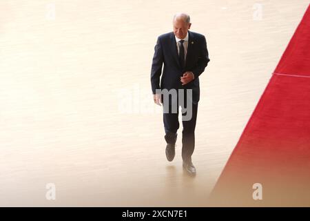 Bruxelles, Belgique. 17 juin 2024. Le chancelier allemand Olaf Scholz arrive pour une réunion informelle des dirigeants de l'Union européenne (UE) à Bruxelles, Belgique, le 17 juin 2024. Crédit : Zhao Dingzhe/Xinhua/Alamy Live News Banque D'Images