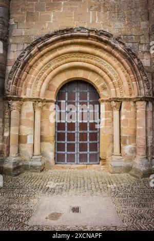 Église Santa Maria de Eunate, façade romane, 12e siècle, Vallée d'Ilzarbe, Navarre, Espagne Banque D'Images